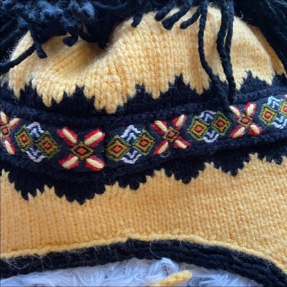 Thick Knitted winter hat, very warm, Embroidered - Picture 11 of 11